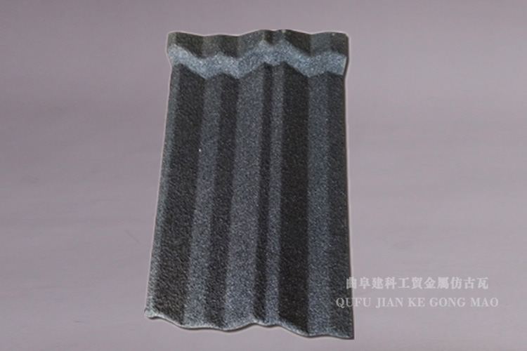 对建筑物结构要求不高，易于设计和施工（不会破裂、收缩或卷曲），可适应各种屋面